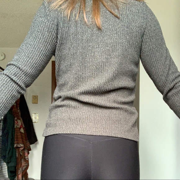 Light long sleeved sweater! - Picture 2 of 3